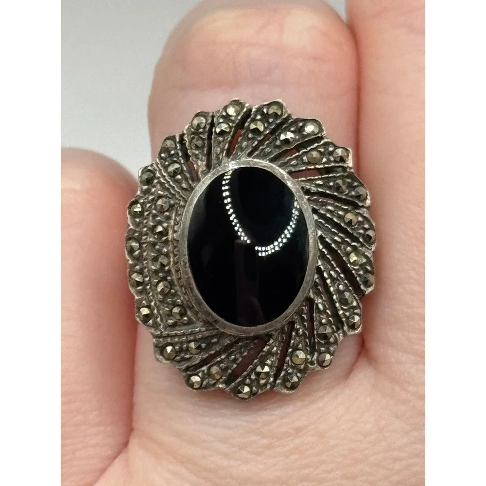 Sterling Silver Onyx Marcasite Oval Ring Size 8